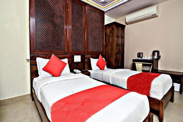 Room 9 of 17