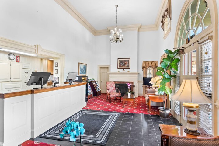 Entrance & Lobby