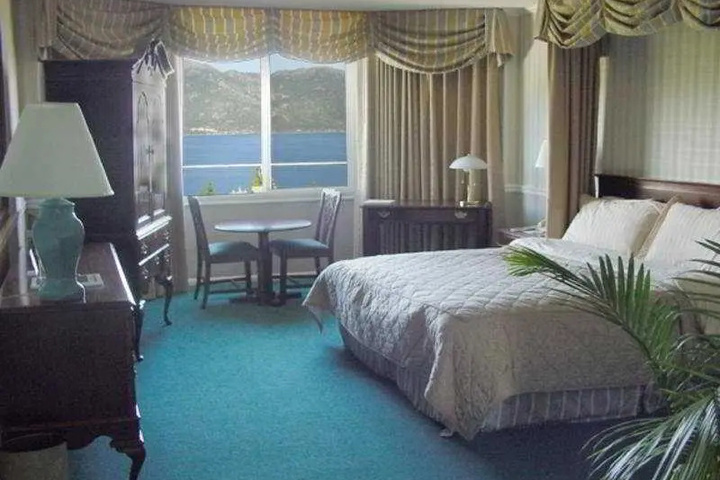 Room 2 of 2