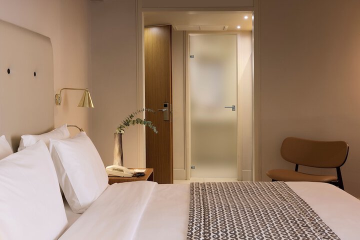 Room 34 of 100