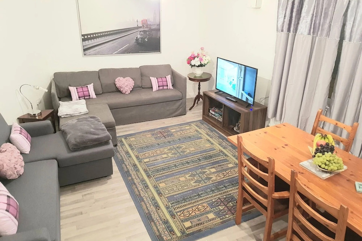 Room 2 of 10