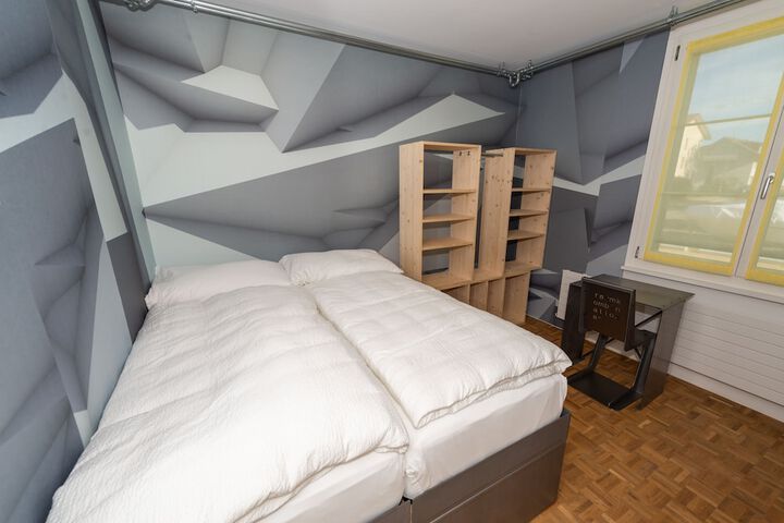 Room 28 of 111