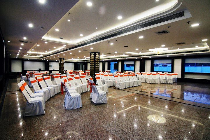 Ballroom/Hall 31 of 59
