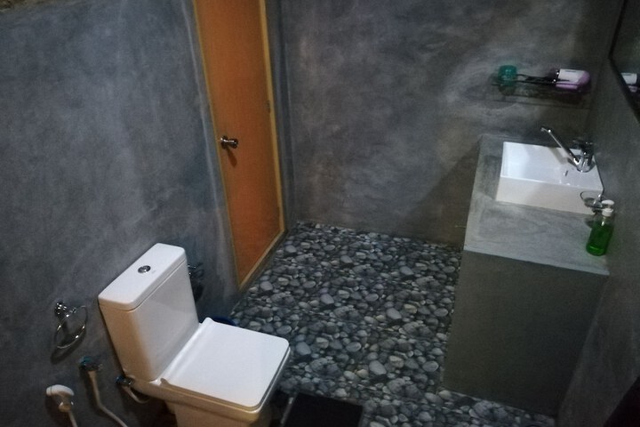 Room 33 of 50