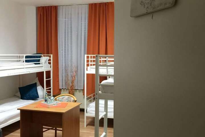 Room 13 of 36