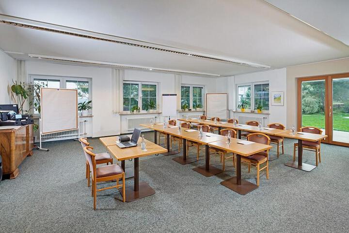 Business Center 7 of 15