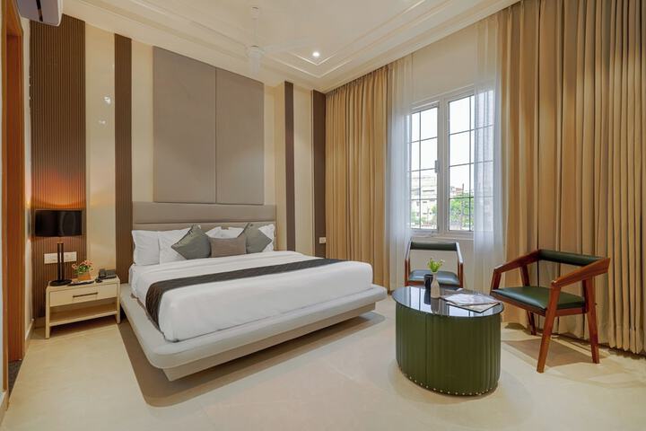 Room 4 of 17