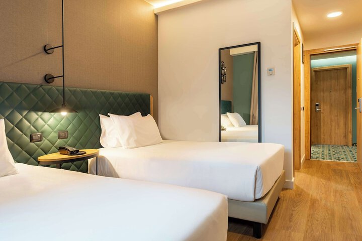 Room 5 of 43