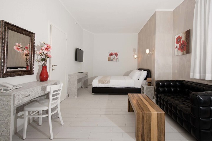 Room 6 of 45