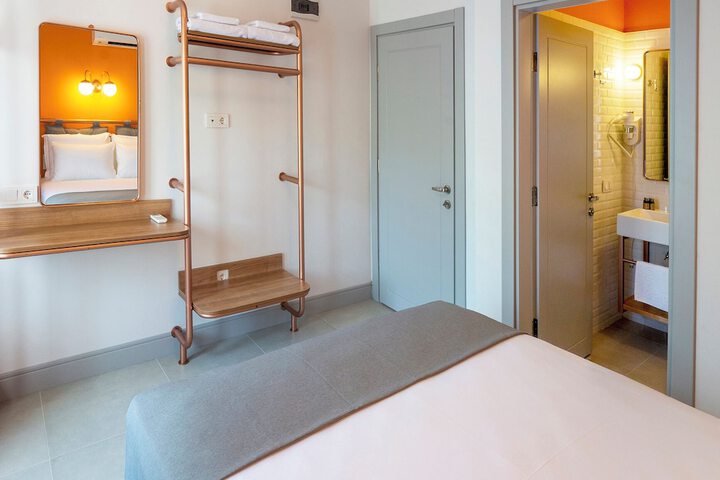 Room 12 of 18
