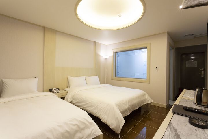 Room 14 of 42