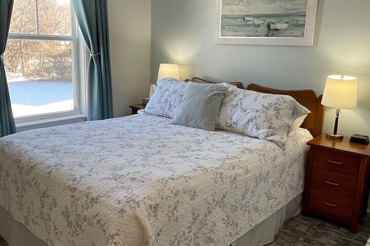 Room 8 of 99