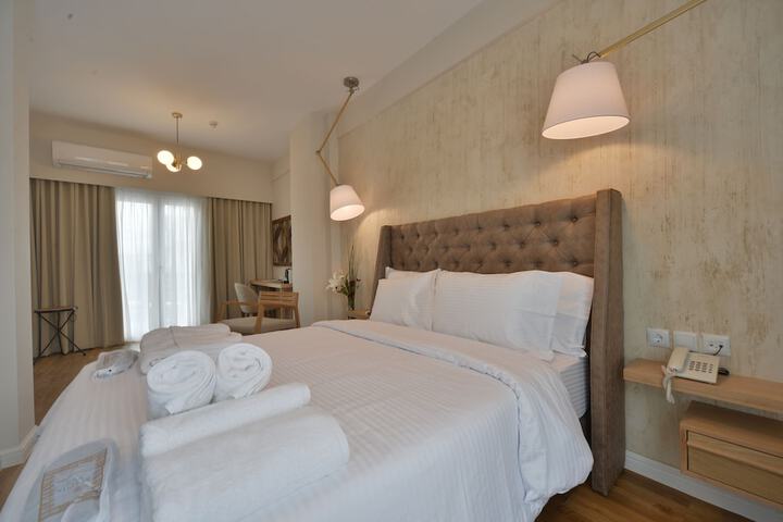 Room 32 of 100