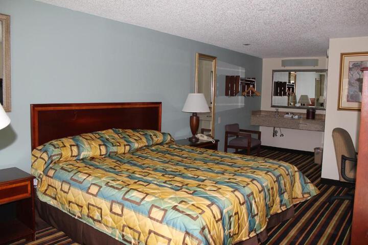 Basic King Bed (4 of 4)
