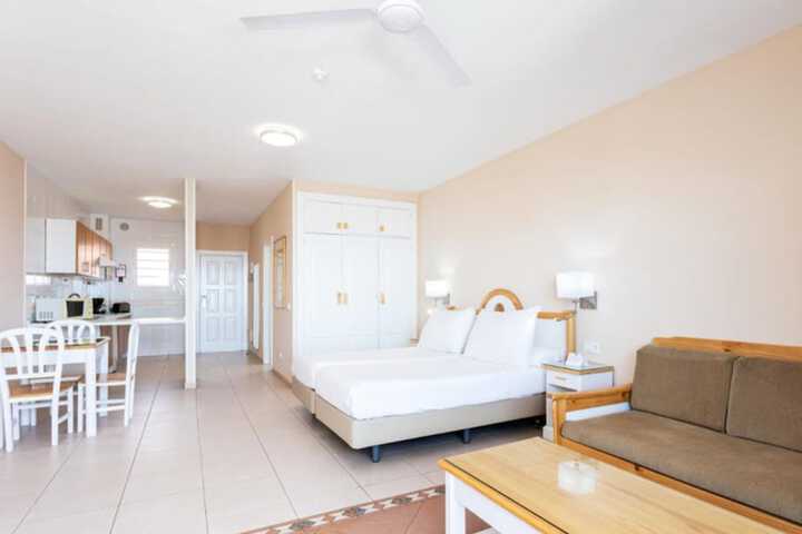 Room 6 of 109