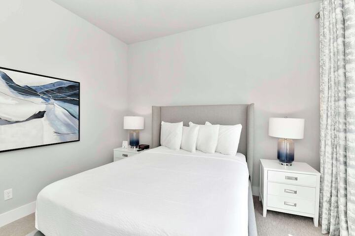 Room 40 of 216