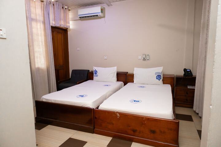 Room 4 of 12