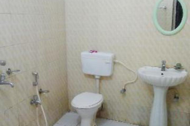 Room 5 of 9