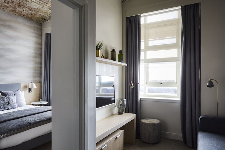 Room 4 of 61