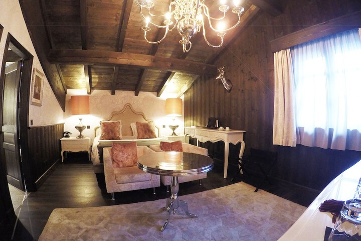 Room 8 of 49