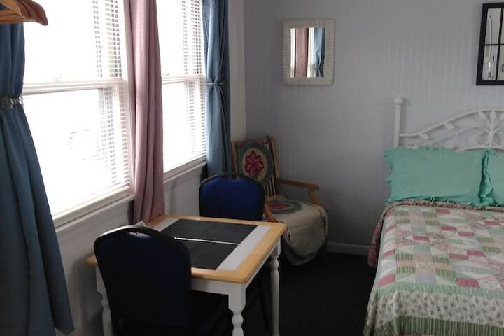 Room 16 of 32