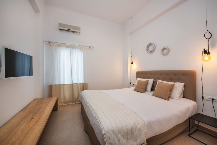 Room 25 of 66