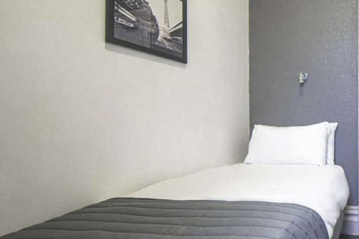 Room 18 of 48
