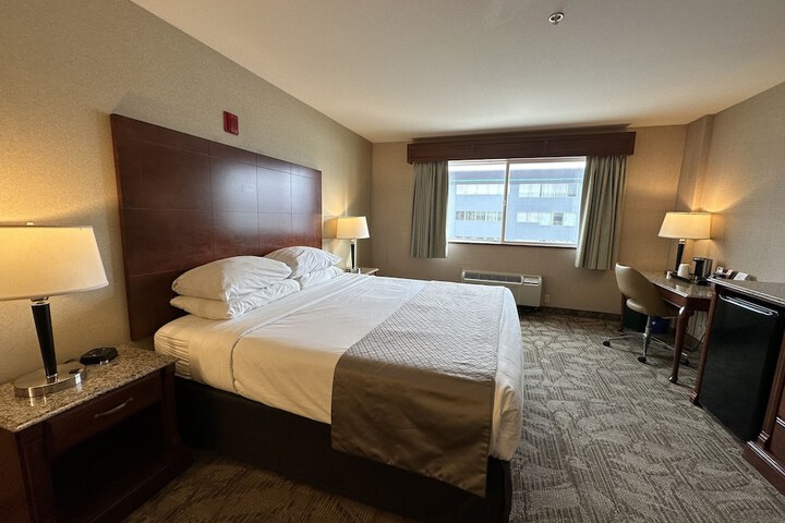 Room 5 of 33