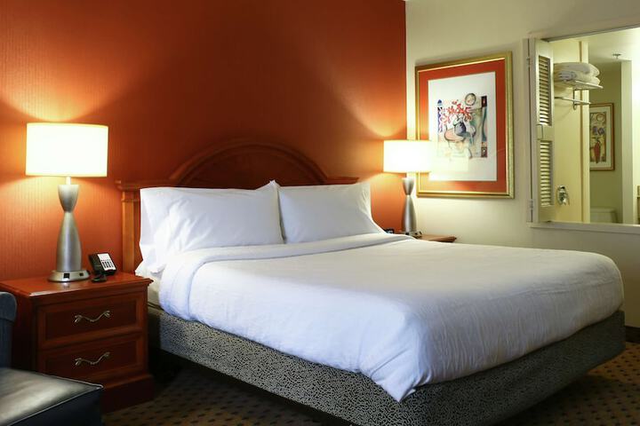 1 King Bed (6 of 20)