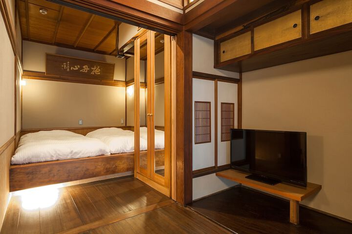 Room 16 of 46