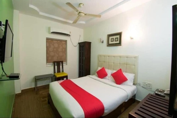 Room 2 of 7