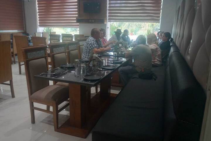 Dining 34 of 47