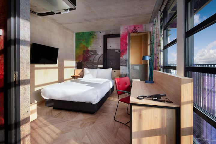 Room 7 of 50