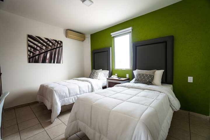 Room 9 of 37