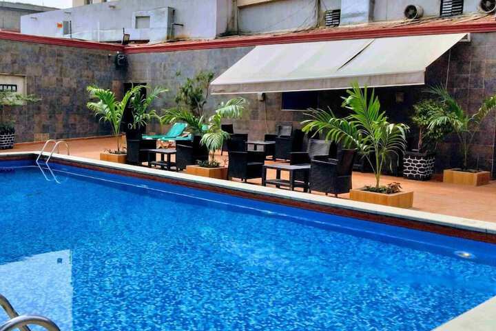 Hotel Pool