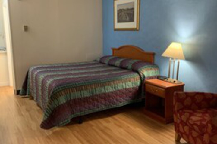 Room 12 of 25