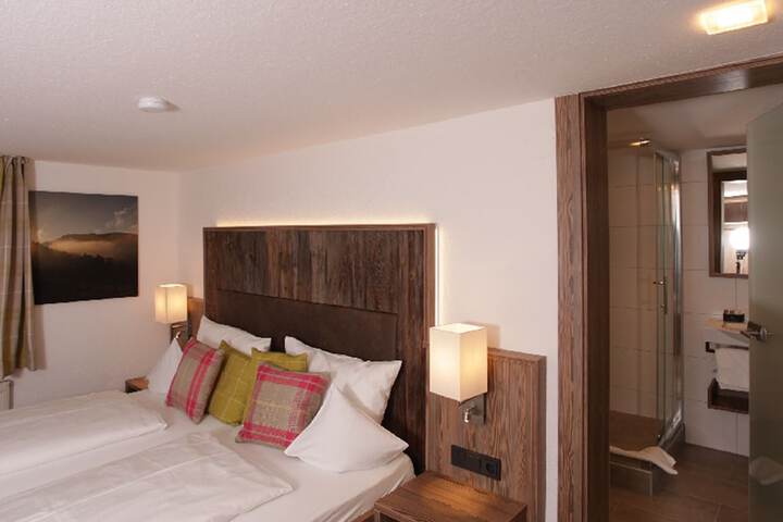 Room 10 of 86