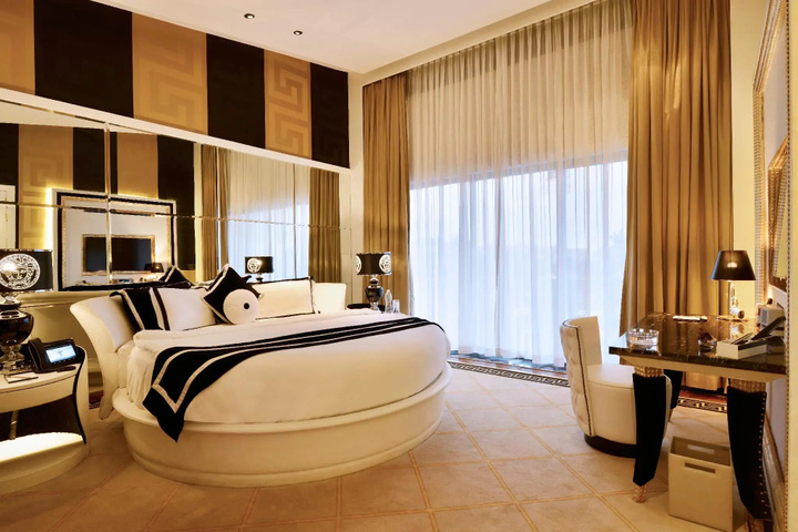 Room 9 of 28