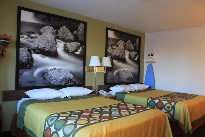 1 Queen Bed (15 of 15)