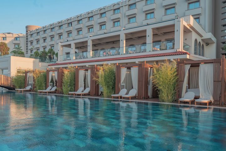 Hotel Pool