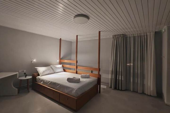 Room 4 of 13