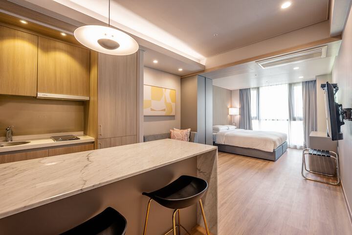 Room 5 of 82