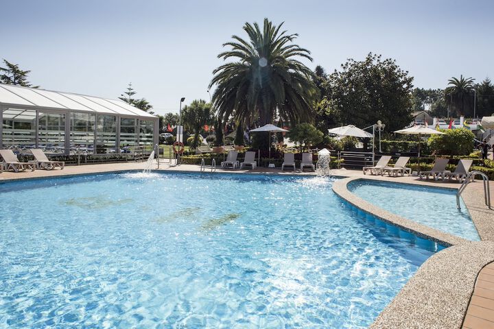 Hotel with Pool