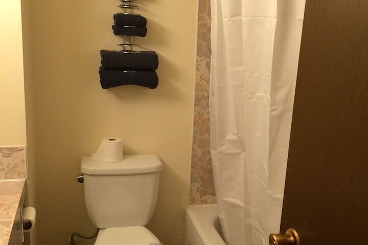 Room 4 of 32