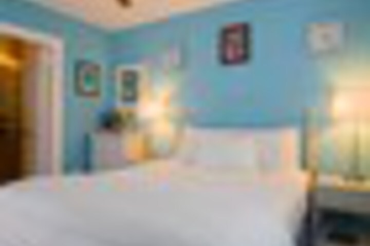 Room 65 of 192