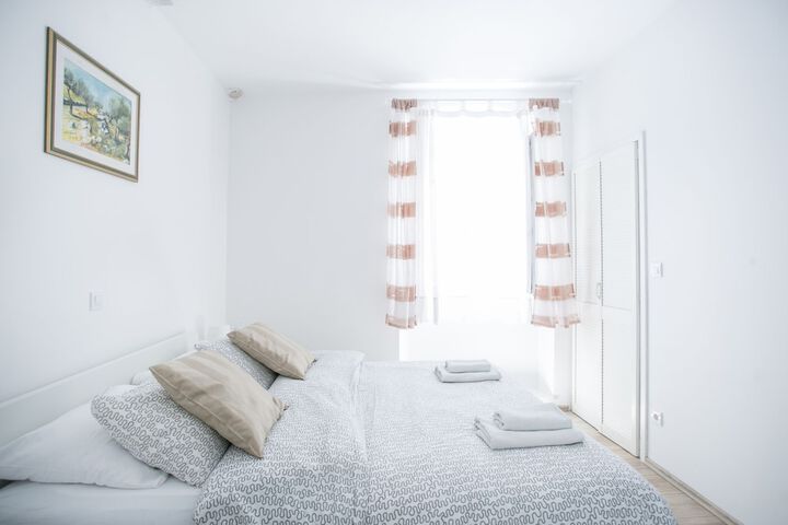 Room 4 of 37