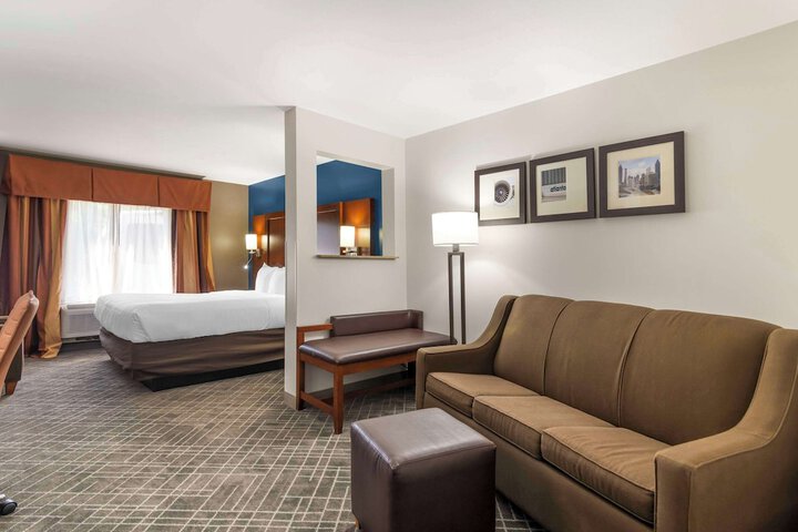 Suite 2 Queen Beds (16 of 20)