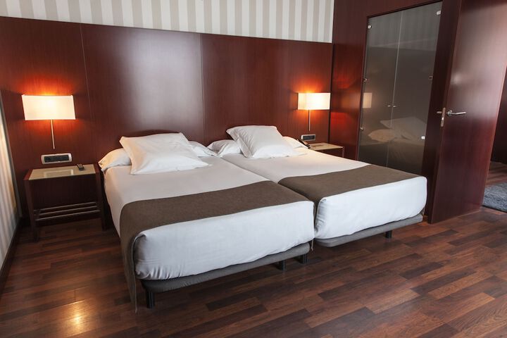 Room 13 of 34