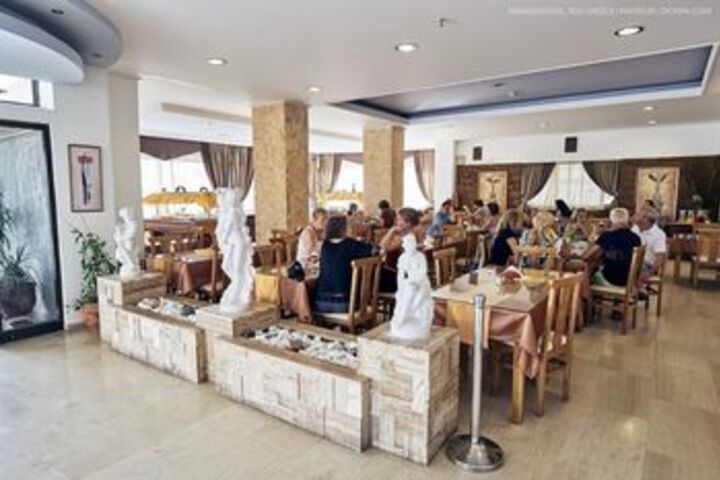 Dining 41 of 44