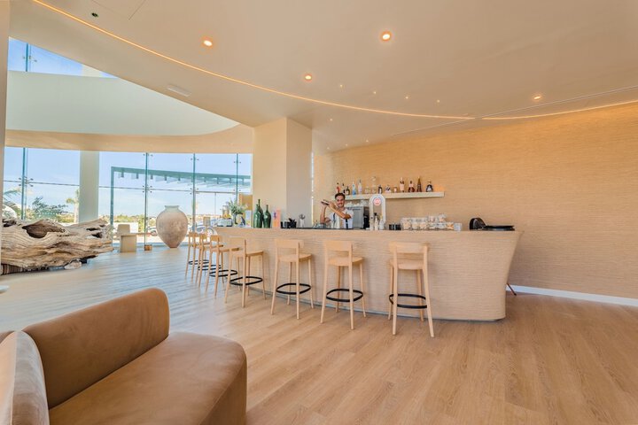 Lounge 100 of 120